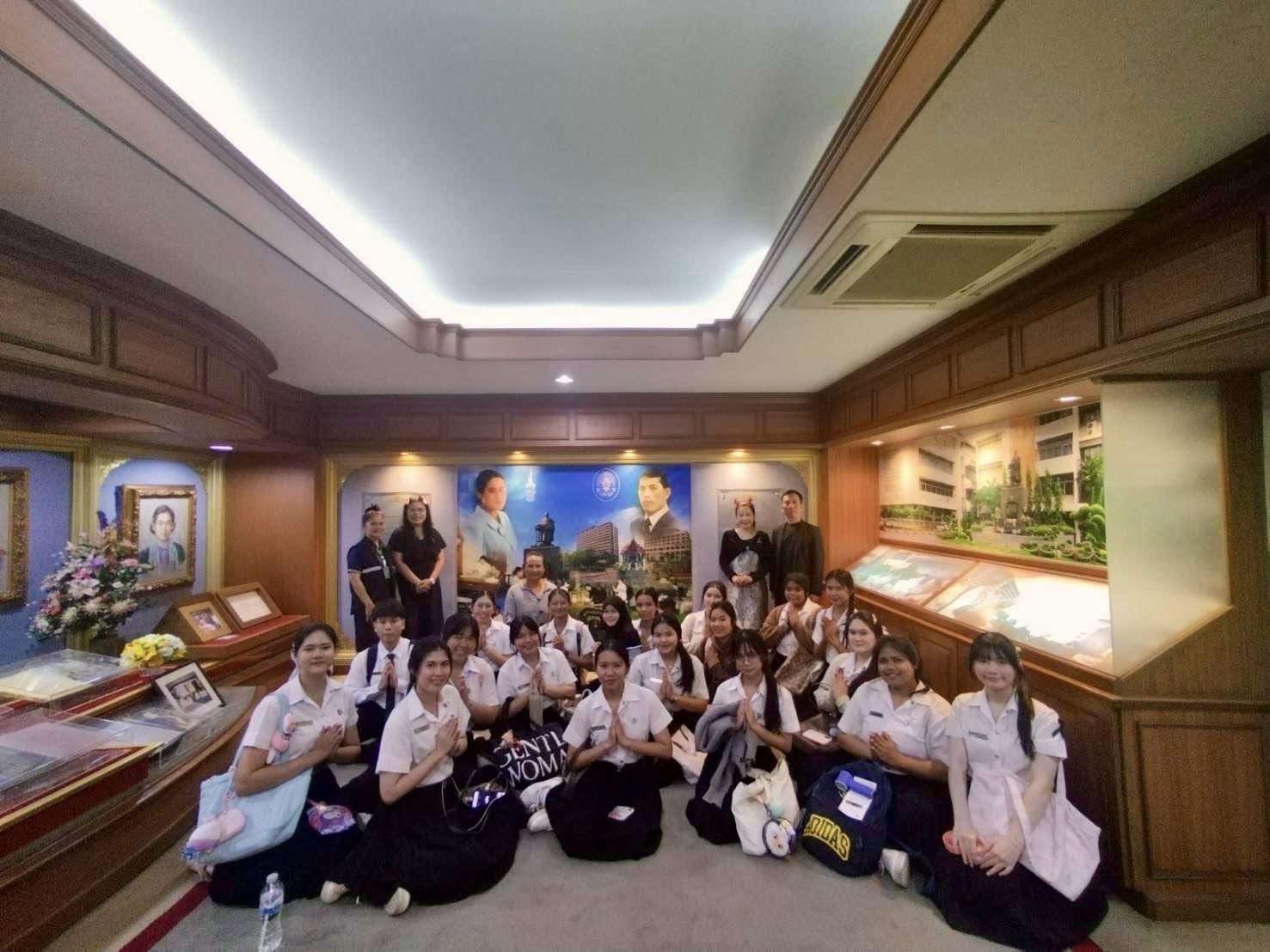 คณะอาจารย์ และนักศึกษา สาขาวิชาการประถมศึกษา วิทยาลัยการฝึกหัดครู เยี่ยมชมพิพิธภัณฑ์การฝึกหัดครูไทย และพิพิธภัณฑ์เทคโนโลยีการศึกษา มหาวิทยาลัยราชภัฏพระนคร