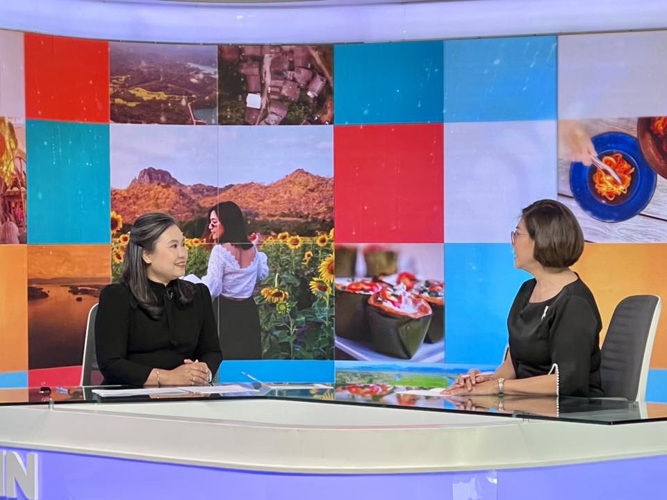 บันทึกเทปทางสถานีโทรทัศน์ช่อง TNN2 (True Visions784) รายการ รักเมืองไทย เพื่อประชาสัมพันธ์งานศิลปวัฒนธรรมอุดมศึกษา ครั้งที่ ๒๔