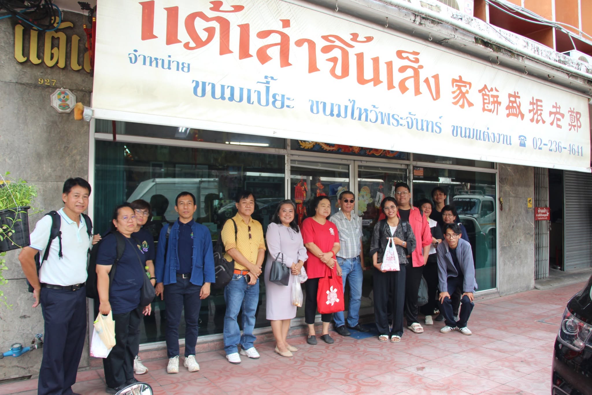 บรรยากาศการลงพื้นที่เพื่อจัดทำแผนที่เส้นทางตลาดน้อยและการจัดทำบอร์ดเกมส์